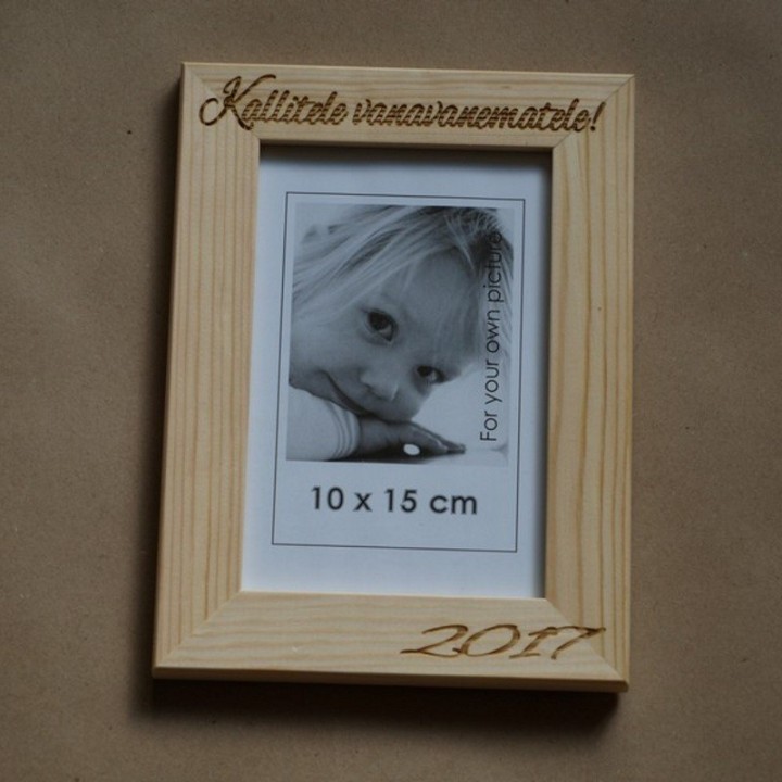 Деревянная фоторамка с индивидуальной гравировкой