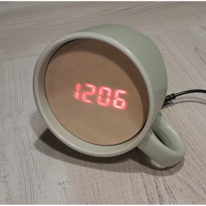 Стильные цифровые часы ручной работы с персональной гравировкой