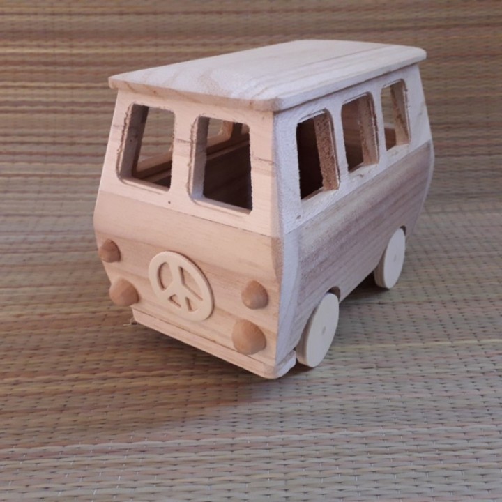 Деревянная машина с индивидуальной гравировкой