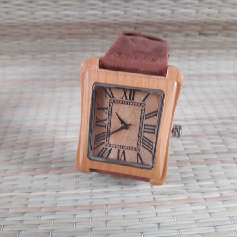 Деревянные наручные часы с индивидуальной гравировкой