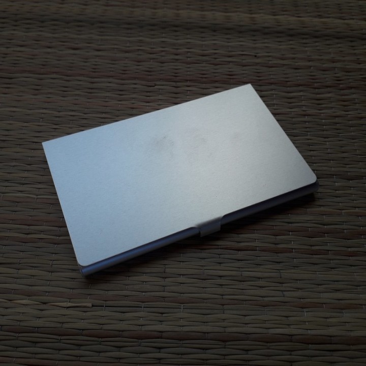 Металлически кошелёк для  карт с отделкой деревом с гравировкой