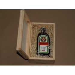Деревянная подарочная коробка для бутылки с индивидуальной гравировкой