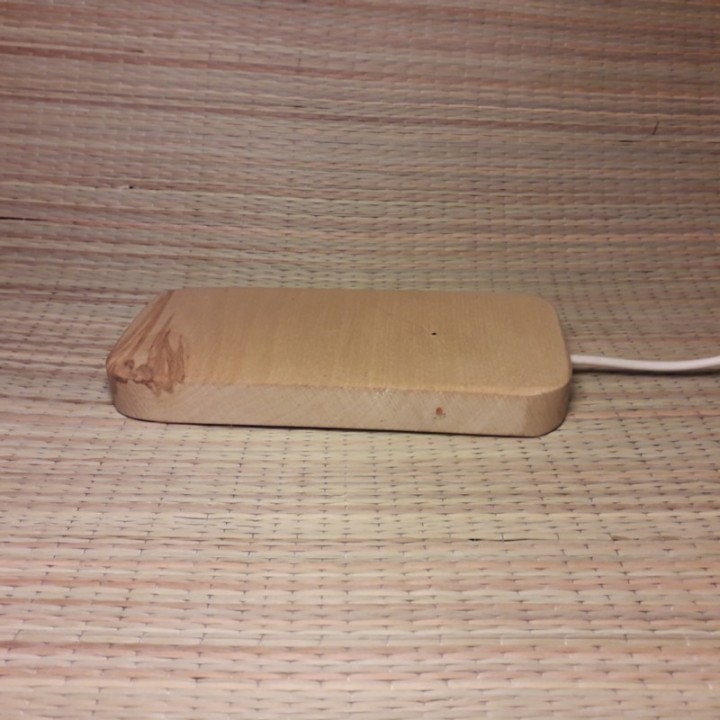 Беспроводная зарядка для телефона с индивидуальной гравировкой