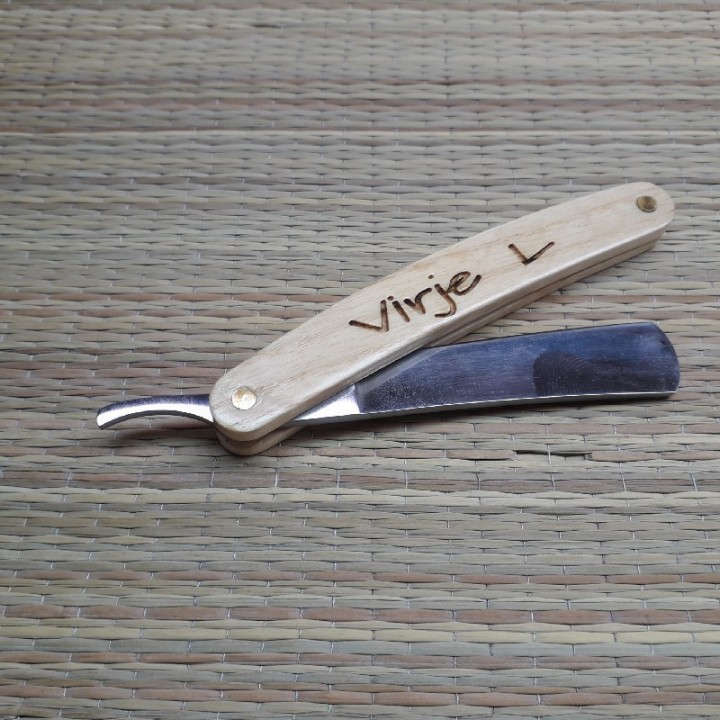 Бритва с индивидуальной гравировкой