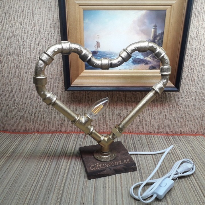 Лампа из труб сердце с индивидуальной гравировкой