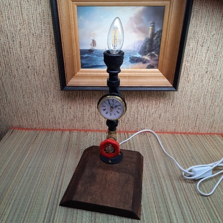 Лампа часы из труб с индивидуальной гравировкой