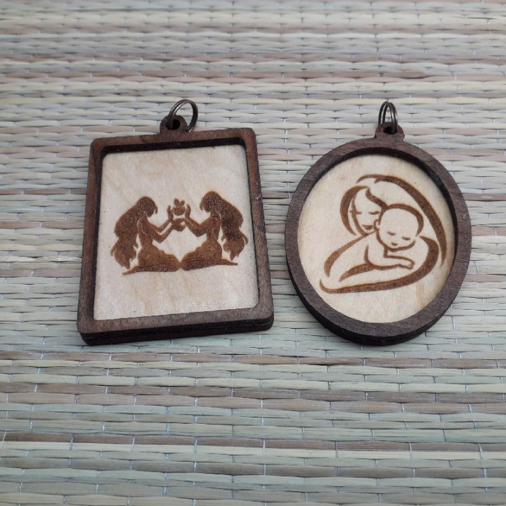 Деревянный медальон  с индивидуальной гравировкой