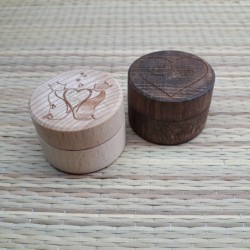 Деревянная подарочная коробка для кольца с индивидуальной гравировкой