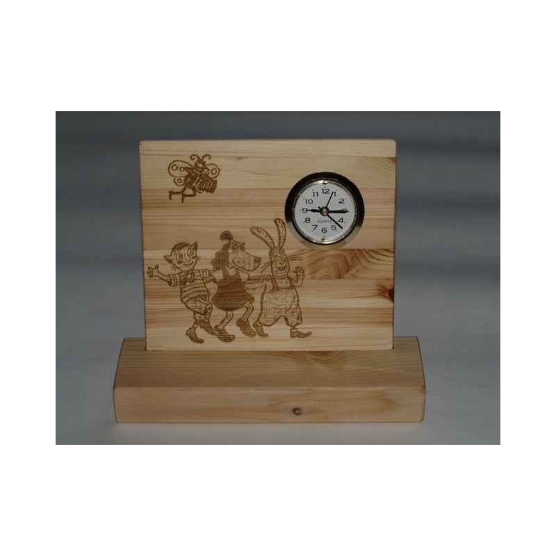 Деревянные  часы с индивидуальной гравировкой