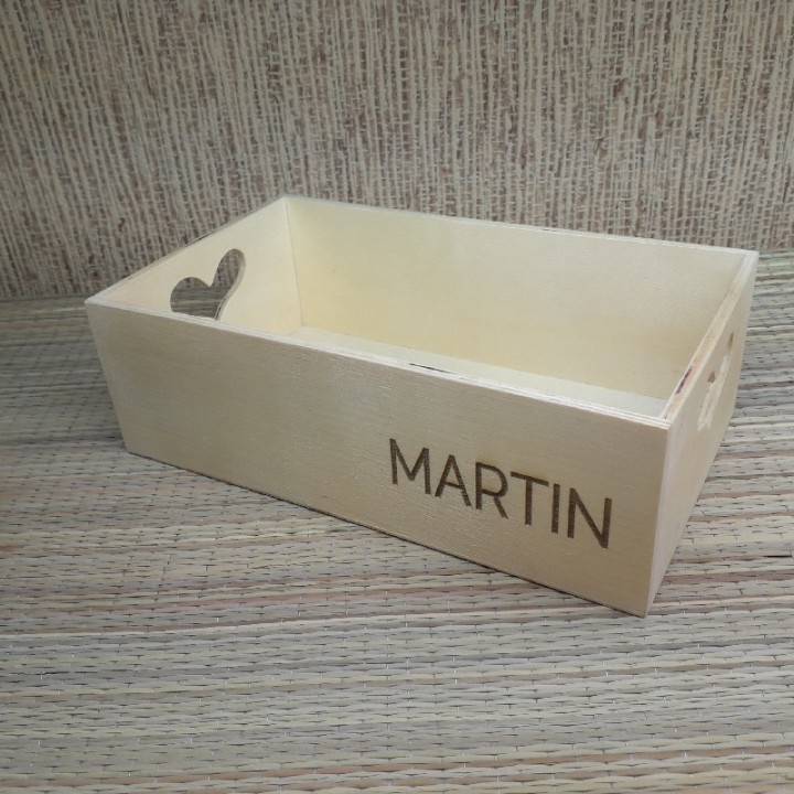 Деревянная коробка с индивидуальной гравировкой