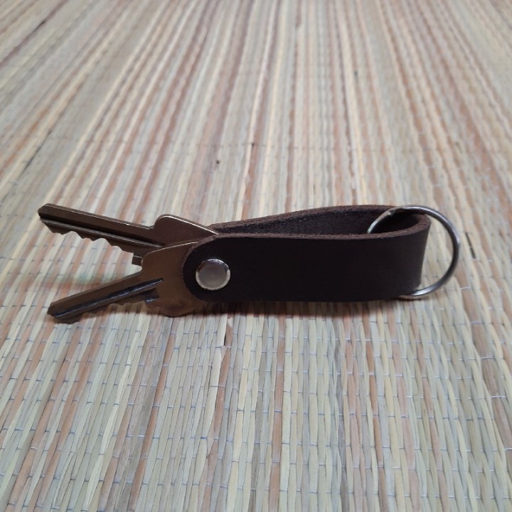 Брелок органайзер из кожи с индивидуальной гравировкой
