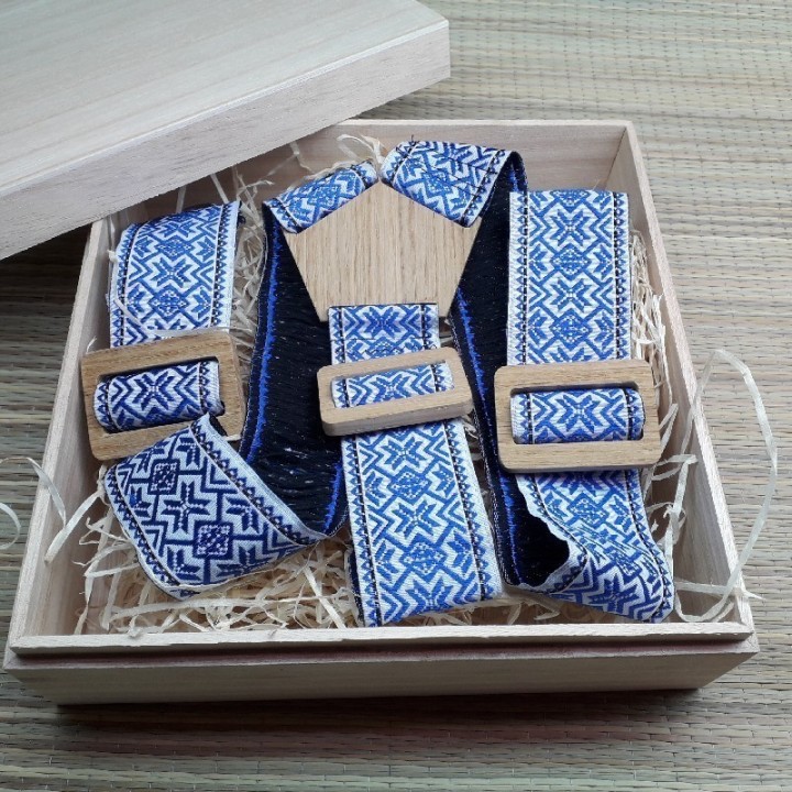 Персональные подтяжки с деревянными элементами