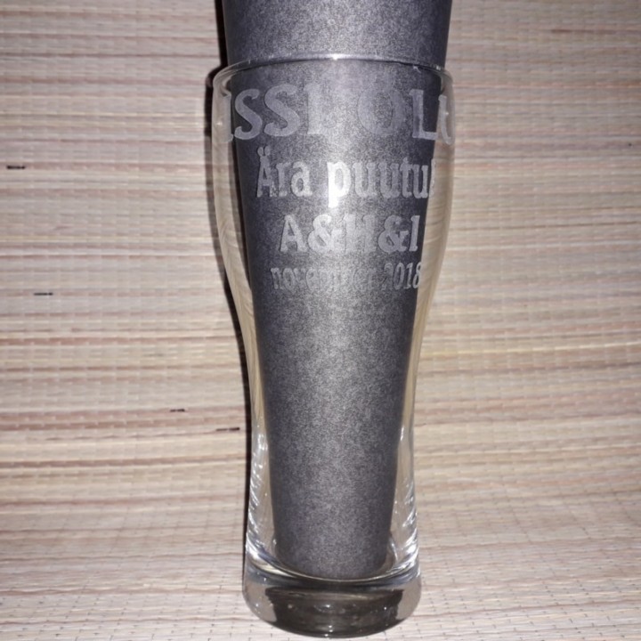 Стеклянный пивной стакан с индивидуальной гравировкой