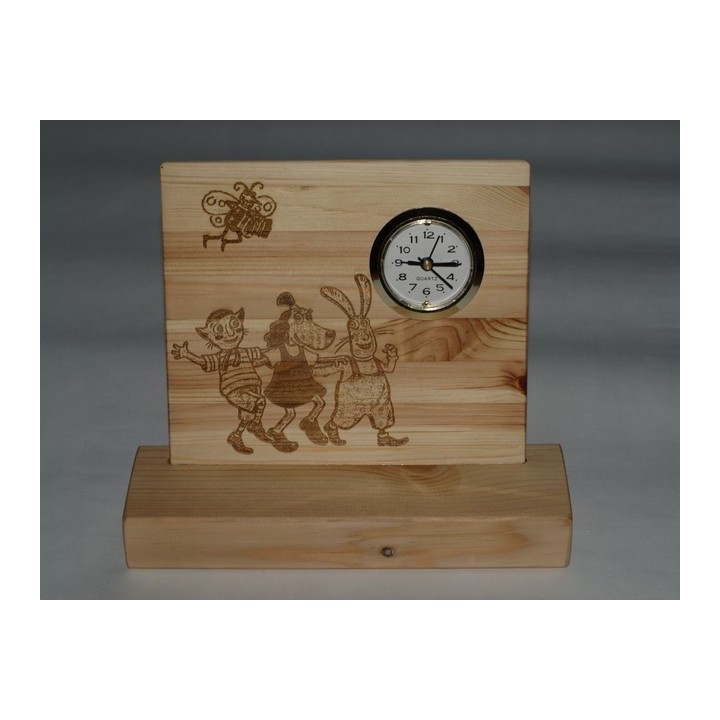 Деревянные  часы с индивидуальной гравировкой