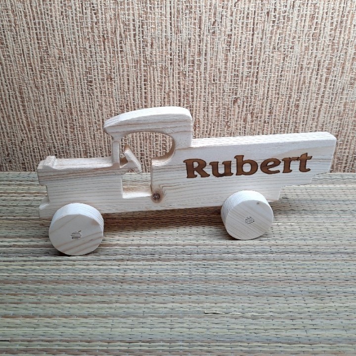 Деревянная машина с индивидуальной гравировкой