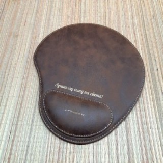 Ergonoomiline nahast hiirematt