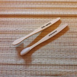 ECO bambusest hambahari personaalse graveeringuga
