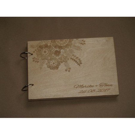 Wooden photo album with personal engraving A4