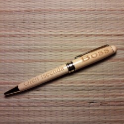 Деревянная ручка с индивидуальной гравировкой