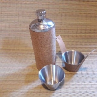 Plasku  ümar kork viimistlus personaalse graveeringuga