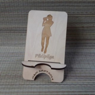 Telefoni või tahvelarvuti alus vineer personaalse graveeringuga