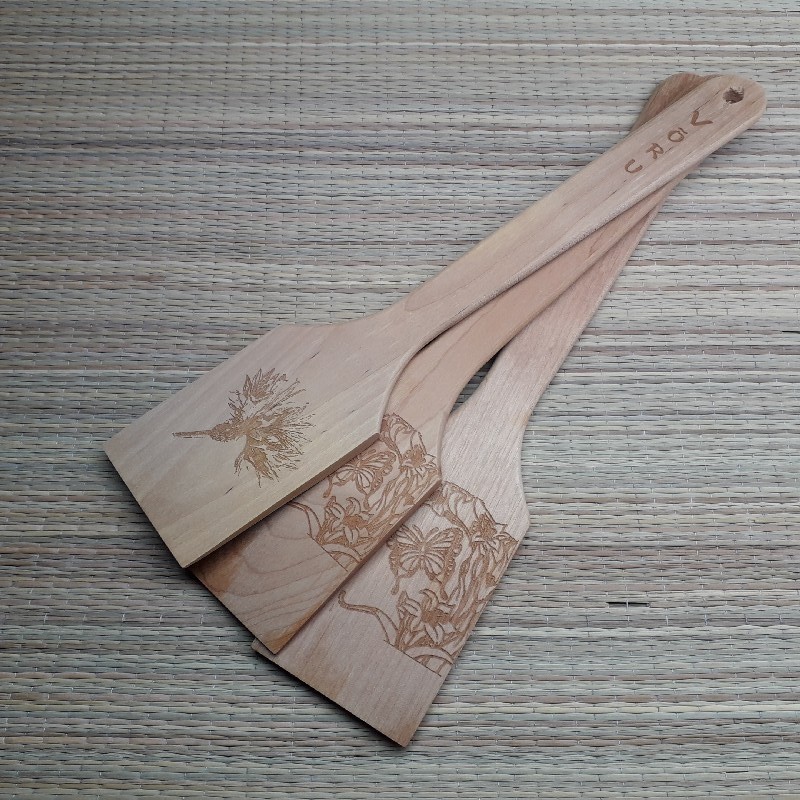 Wooden pan shovel with personal engraving