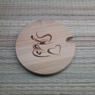 Puidust tassi kaas personaalse graveeringuga