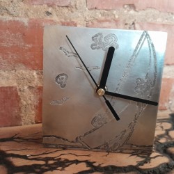 Crafts metall table clock and personalized engraving