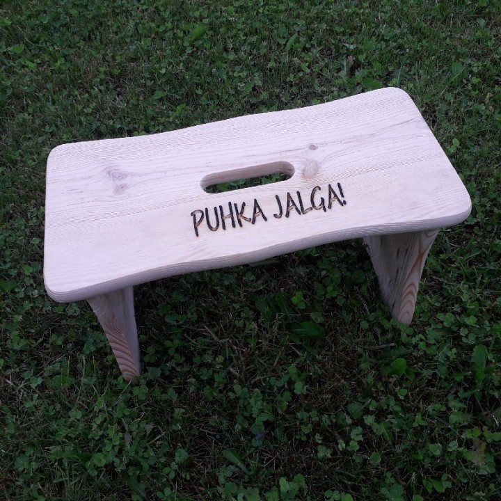 Деревянная  мини табуретка с индивидуальной гравировкой