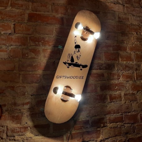 Vintage skateboard lamp Personointi kaiverrettu teksti