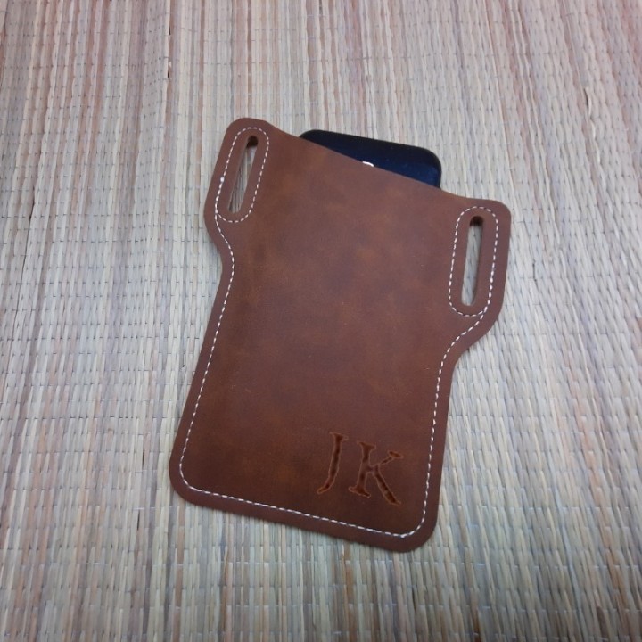Кожанный чехол для телефона на ремень с индивидуальной гравировкой