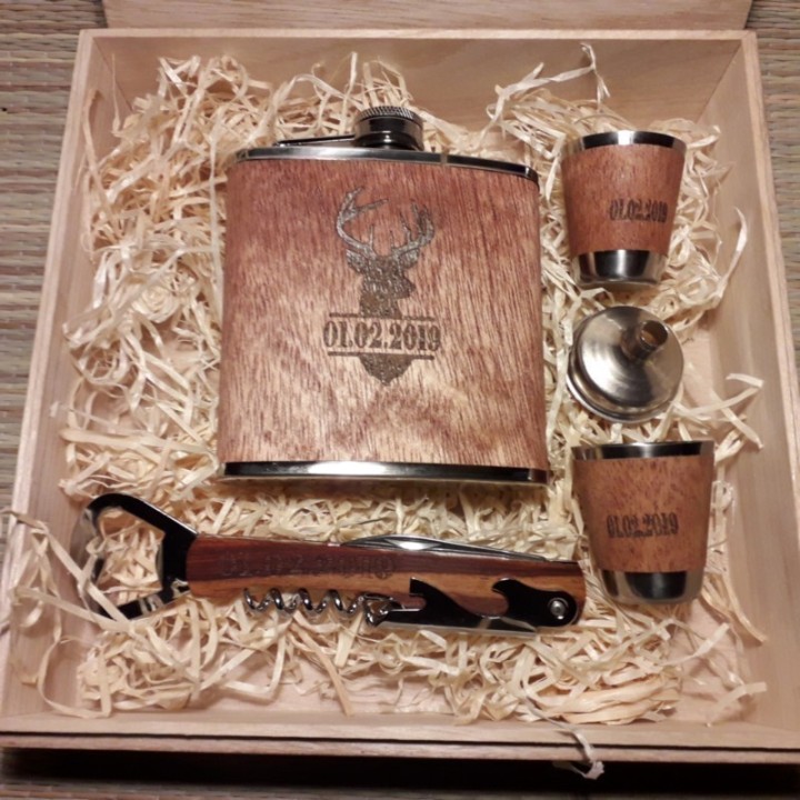 Фляжка 6oz  комплект в деревянной коробке с индивидуальной гравировкой