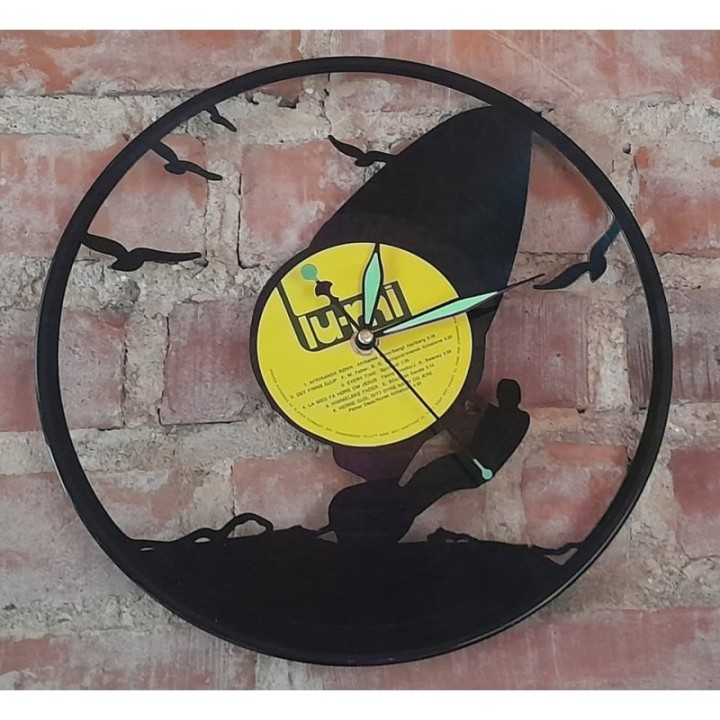 Vinüül plaadist personaliseeritud käsitöö kell