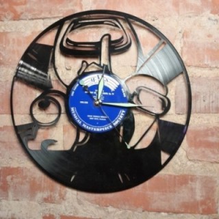 Индивидуальные настенные часы из виниловой пластинки