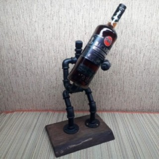 Держатель для бутылки из труб  с индивидуальной гравировкой