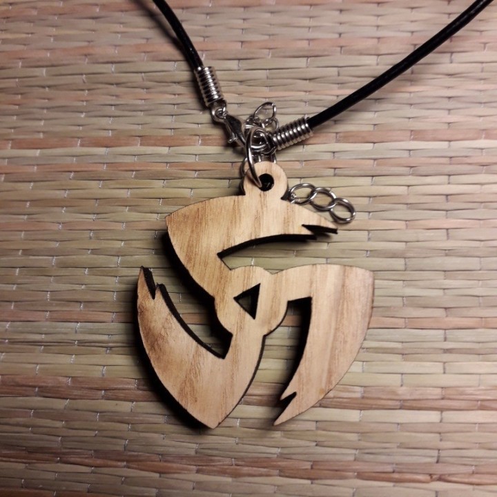 Деревянный медальон  с индивидуальной гравировкой