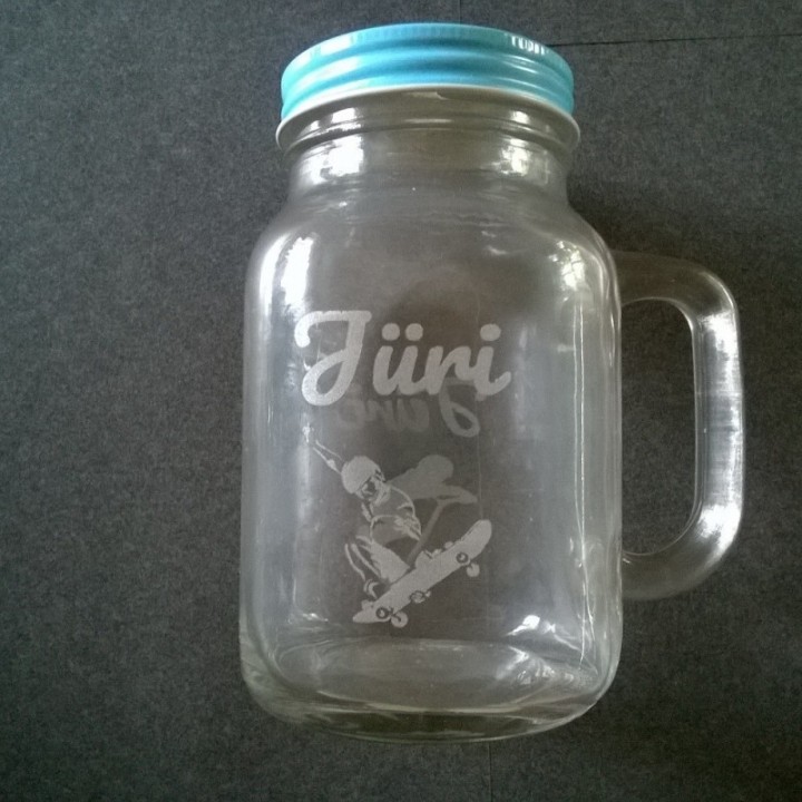 Стеклянная кружка с крыжкой и с индивидуальной гравировкой