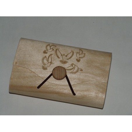 Деревянная подарочная коробка 14 x16x 5cm с индивидуальной гравировкой